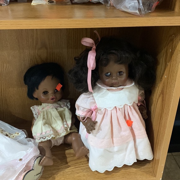 Collectible dolls sold as a lot. Asking Dutch auction opening bid $75 - Picture 6 of 9